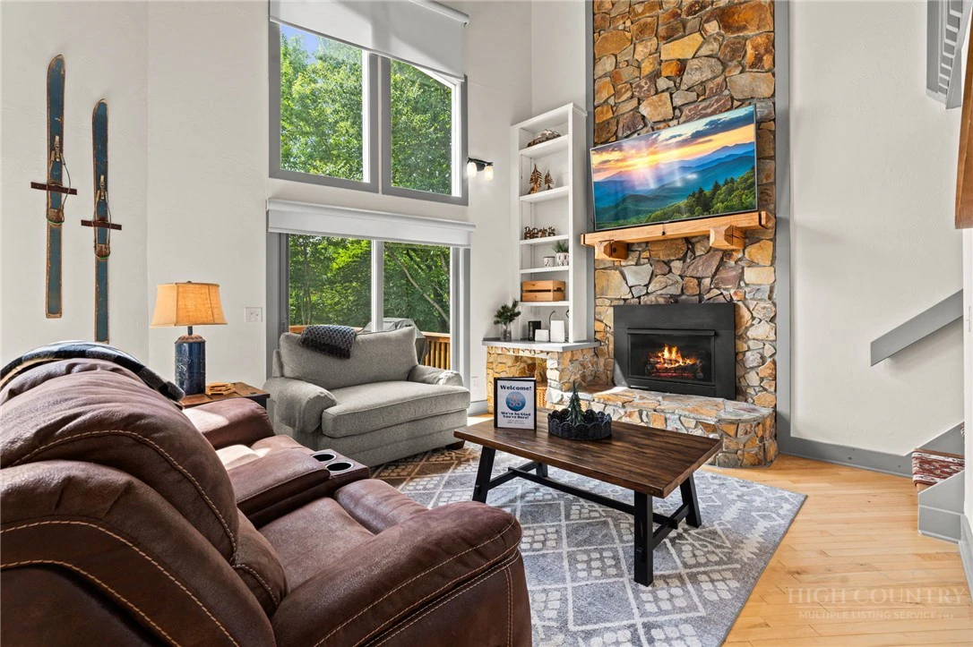 Image number 11 for the current listing
