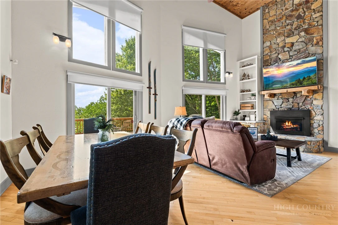 Image number 13 for the current listing