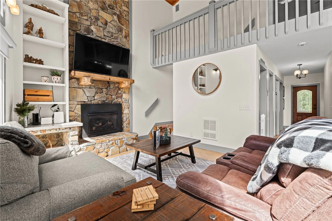 Image number 14 for the current listing