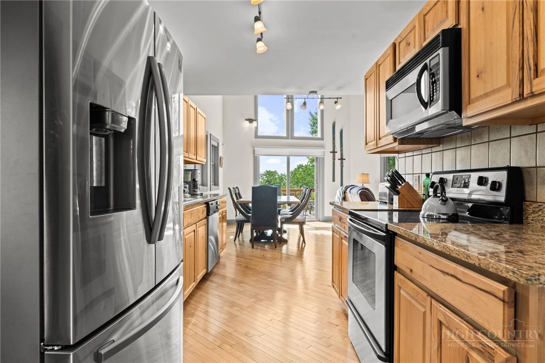 Image number 16 for the current listing