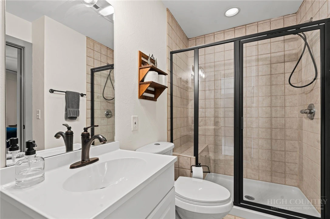 Image number 19 for the current listing
