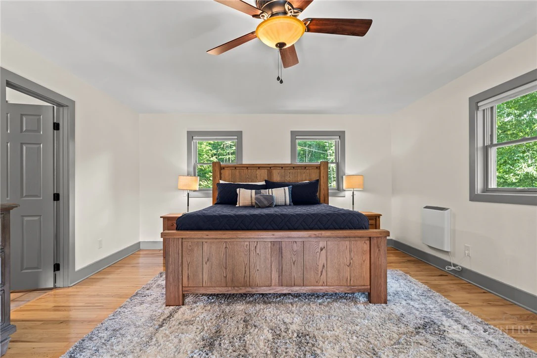 Image number 21 for the current listing