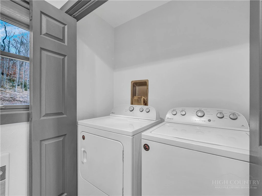 Image number 20 for the current listing