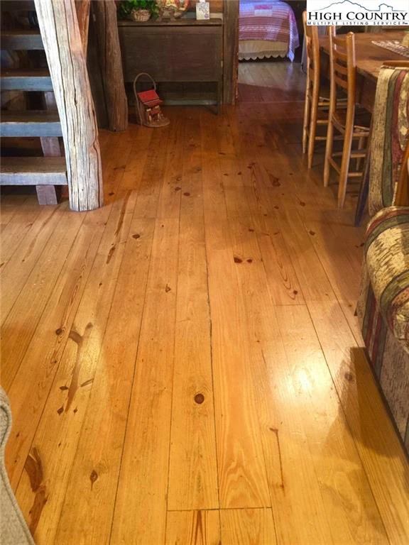 Image number 14 for the current listing