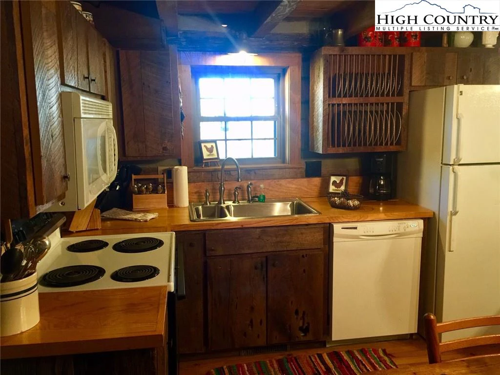 Image number 4 for the current listing