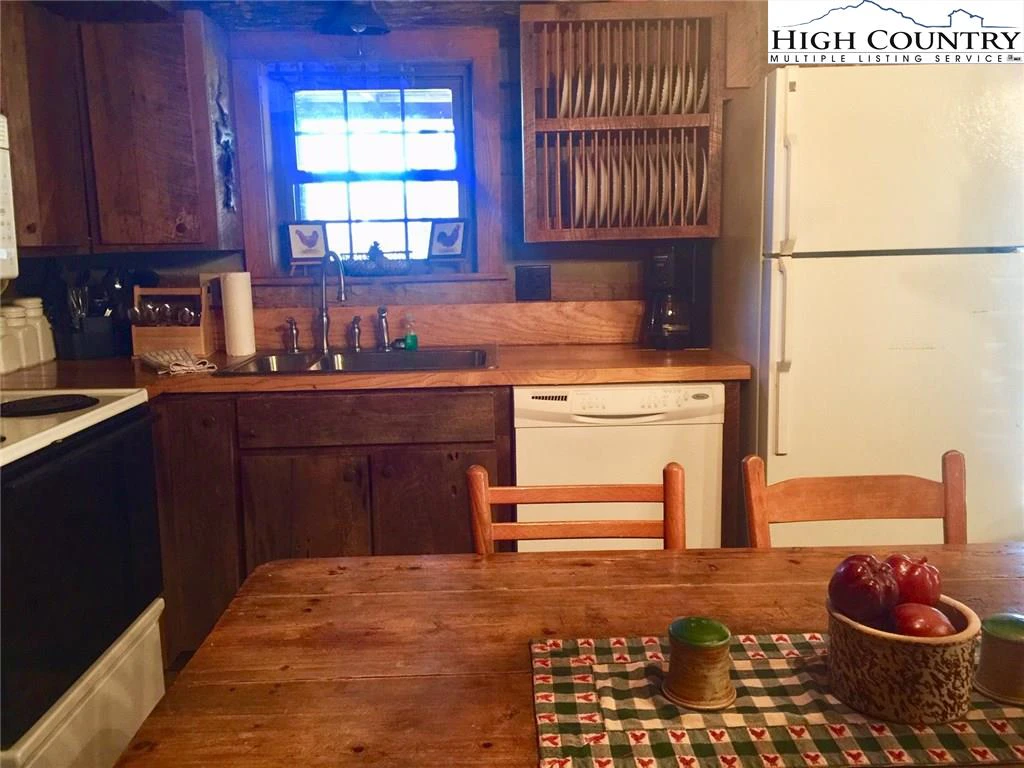 Image number 5 for the current listing