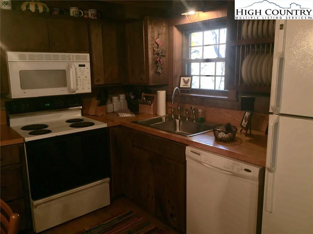 Image number 6 for the current listing