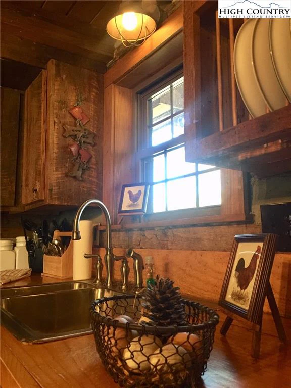 Image number 8 for the current listing