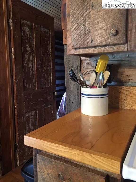 Image number 9 for the current listing