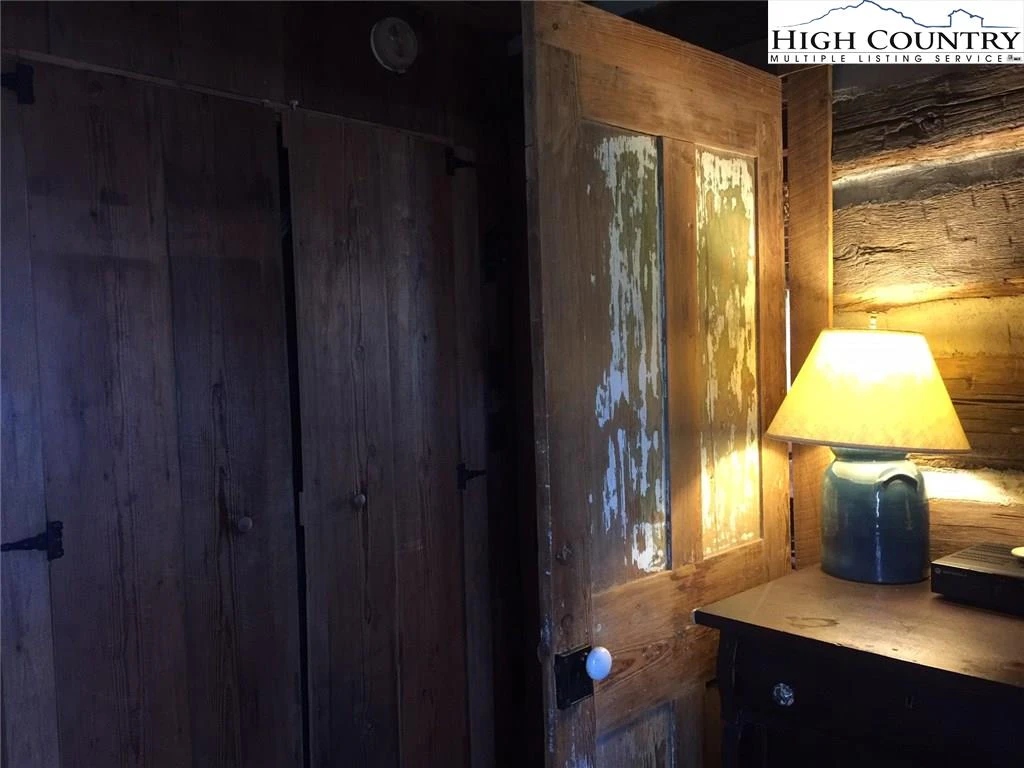 Image number 2 for the current listing
