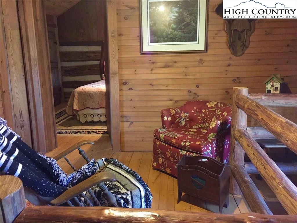 Image number 18 for the current listing