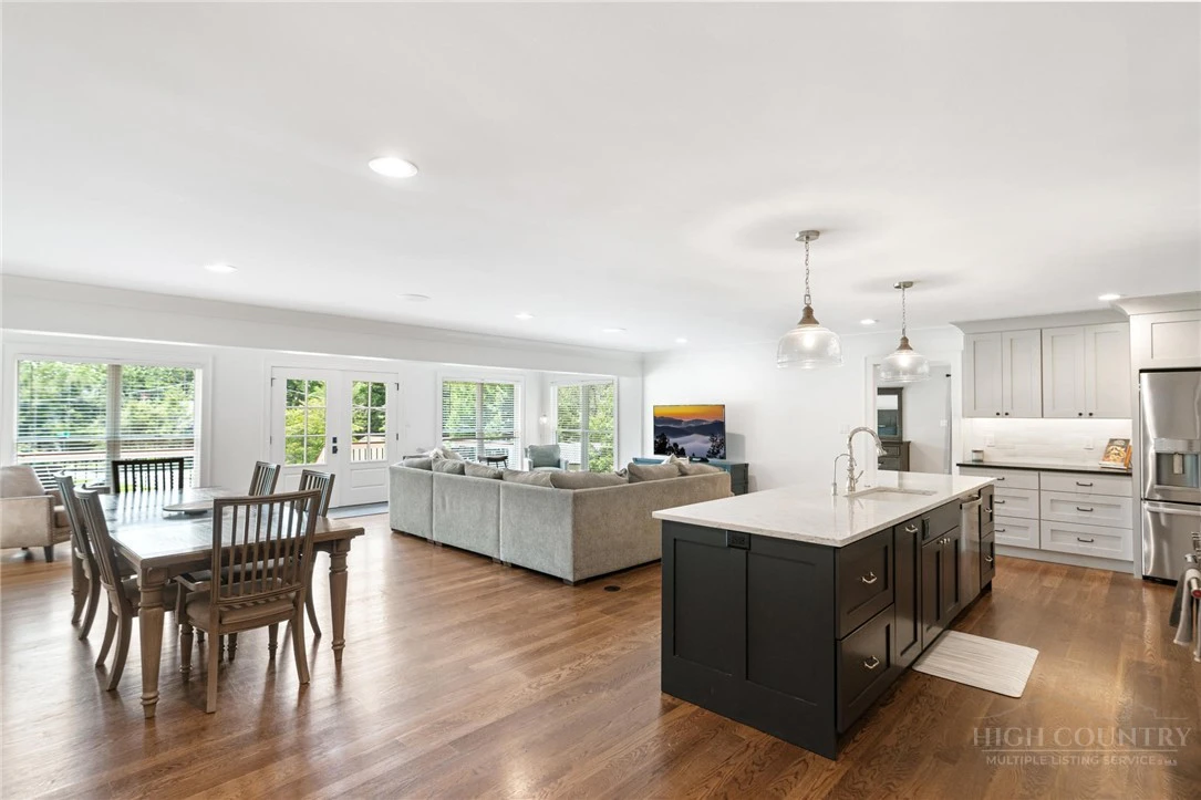 Image number 2 for the current listing