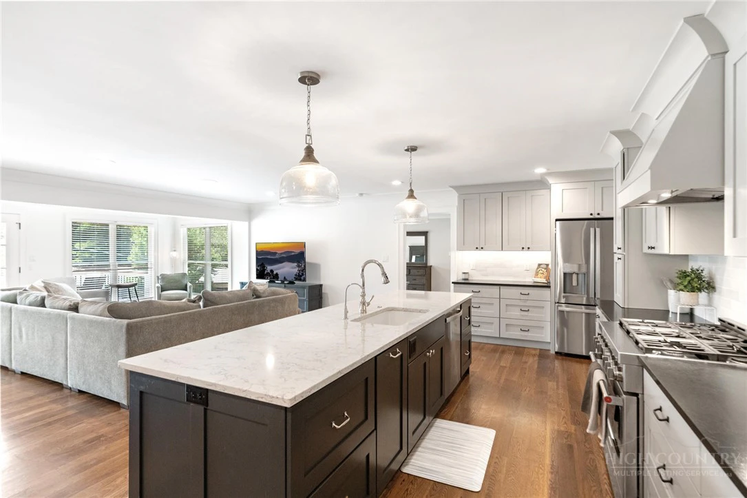Image number 5 for the current listing