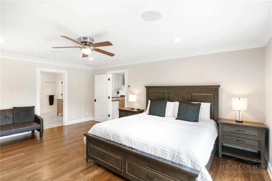 Image number 6 for the current listing