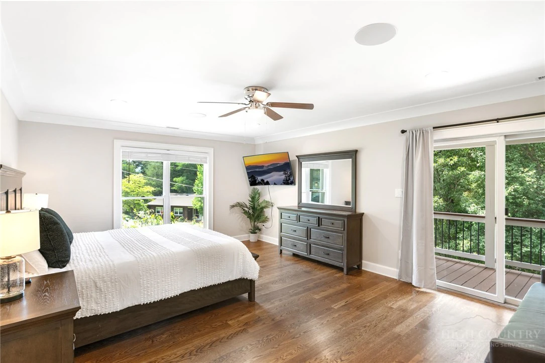Image number 7 for the current listing