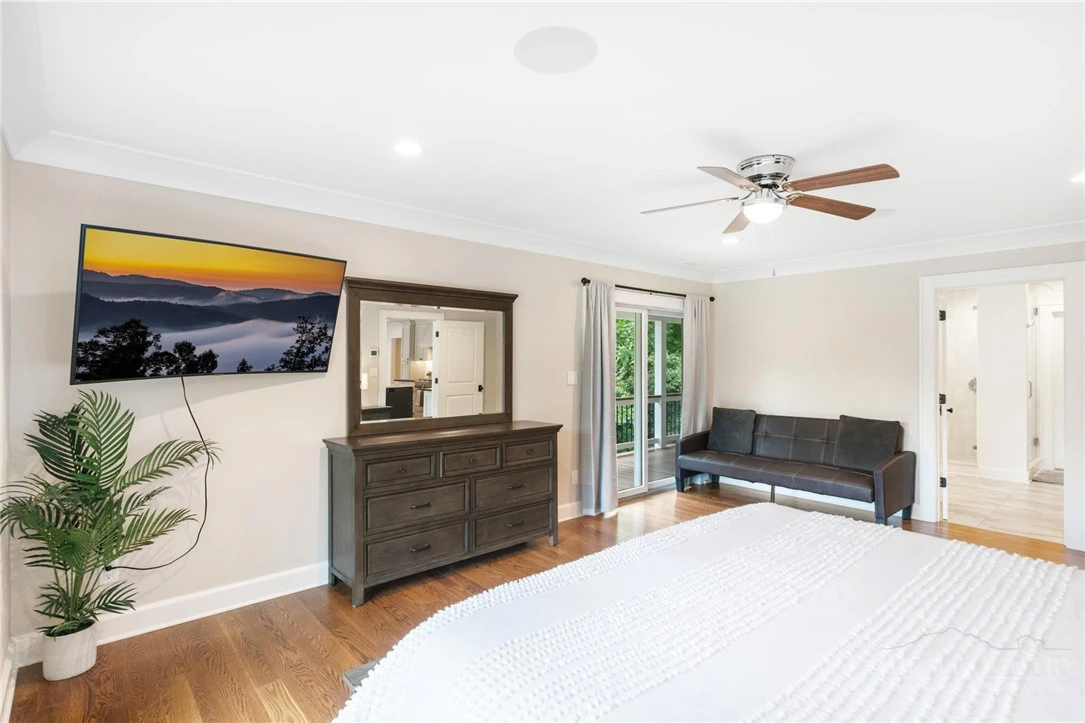 Image number 9 for the current listing