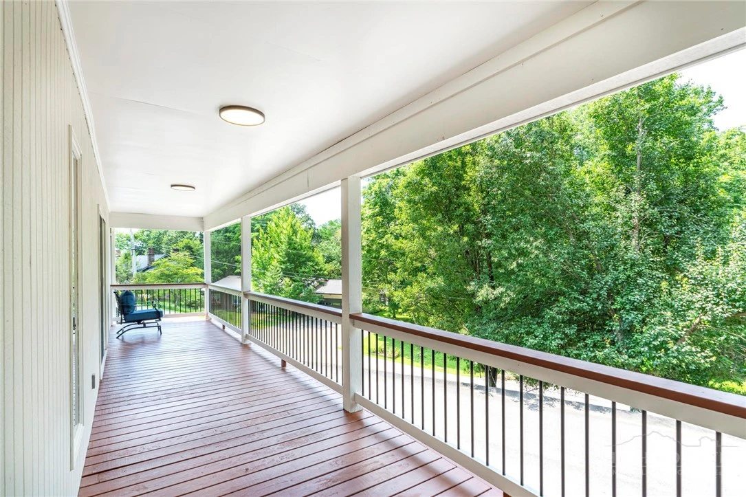 Image number 14 for the current listing