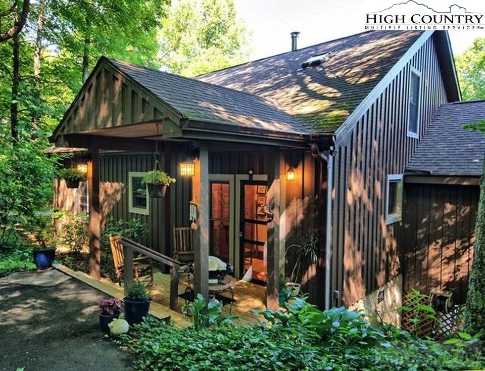 Image number 1 for the current listing
