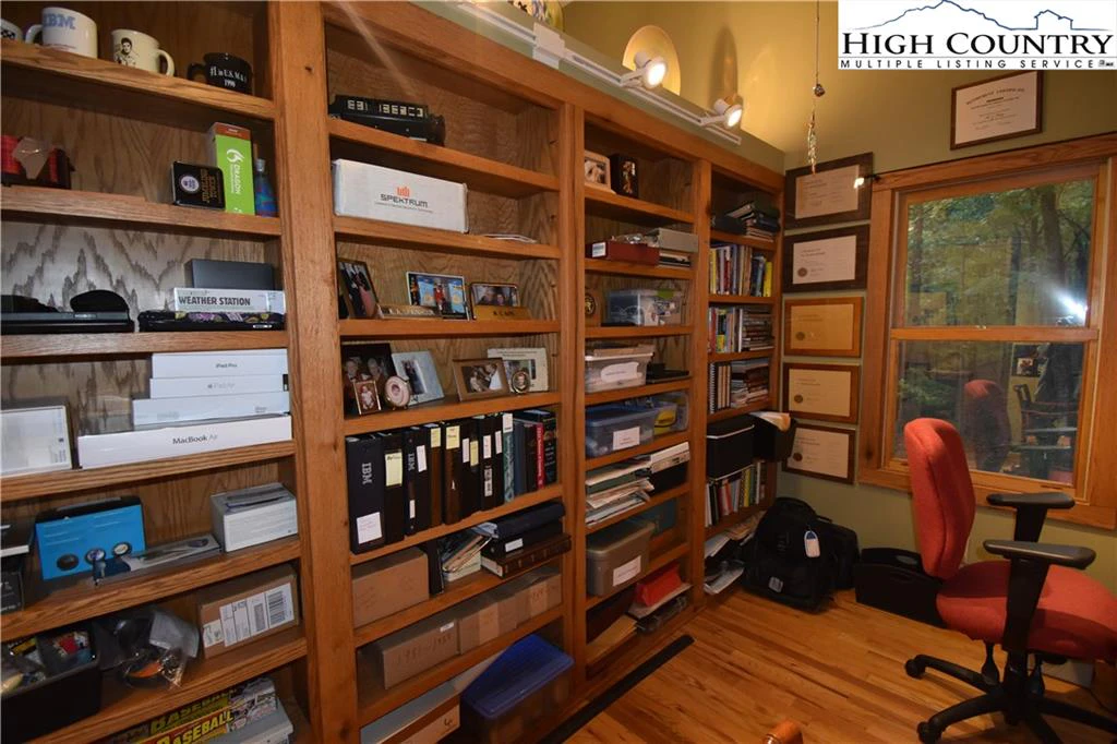 Image number 43 for the current listing