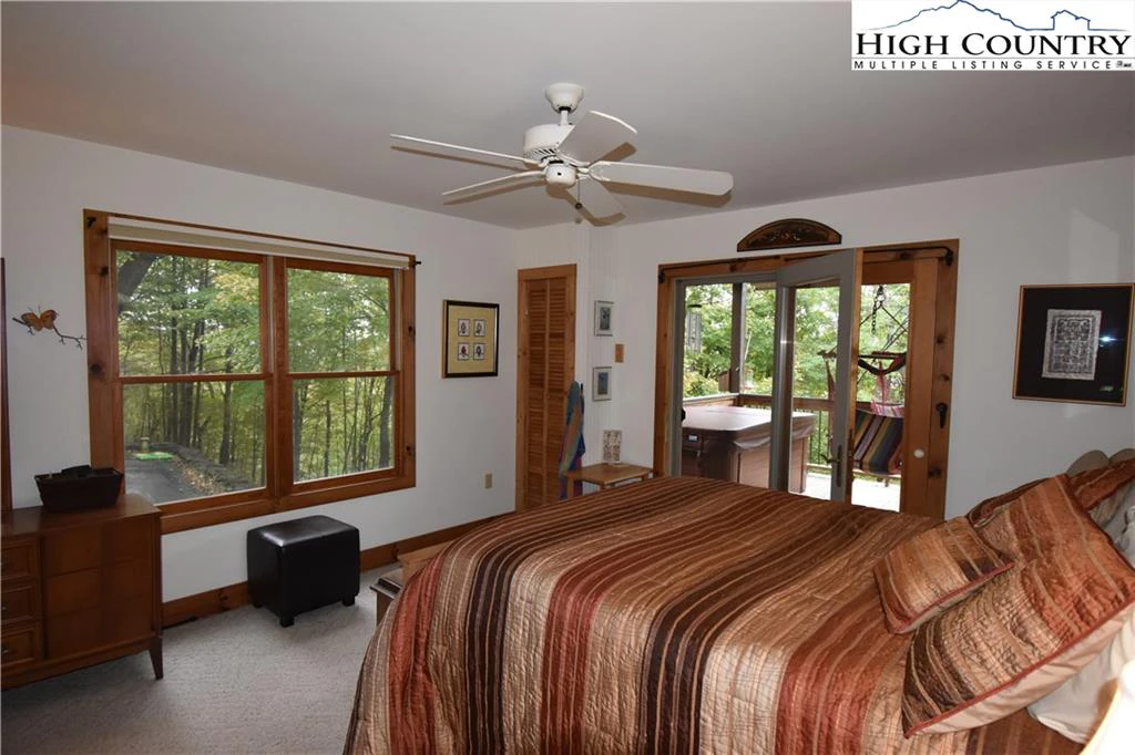 Image number 13 for the current listing