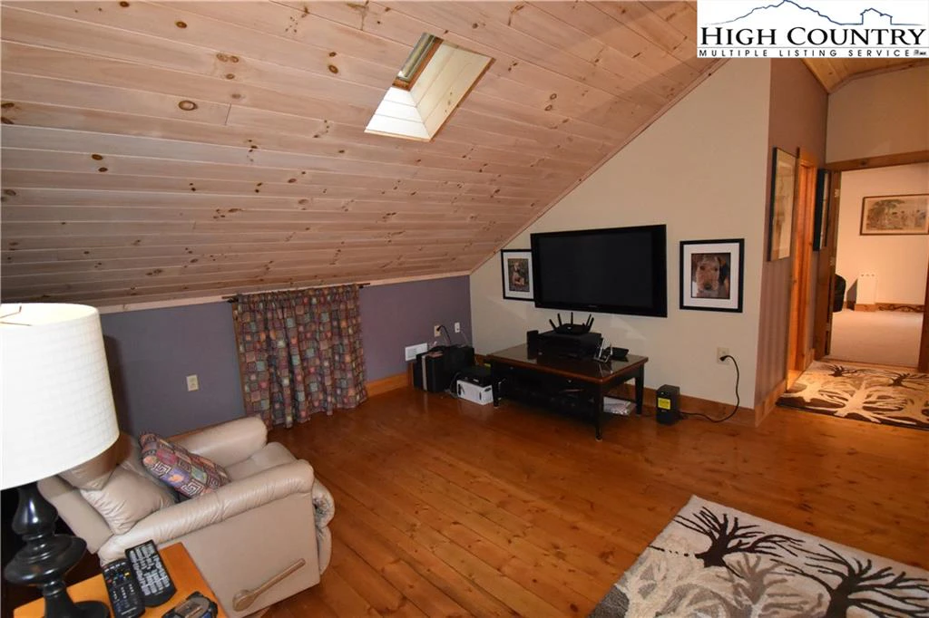 Image number 8 for the current listing