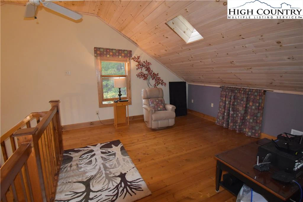 Image number 9 for the current listing