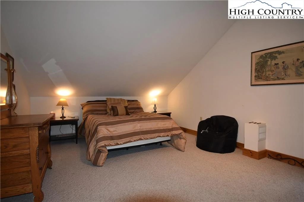 Image number 10 for the current listing