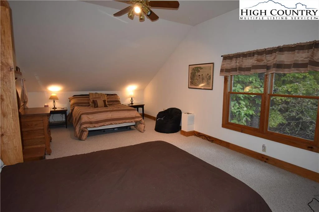 Image number 12 for the current listing