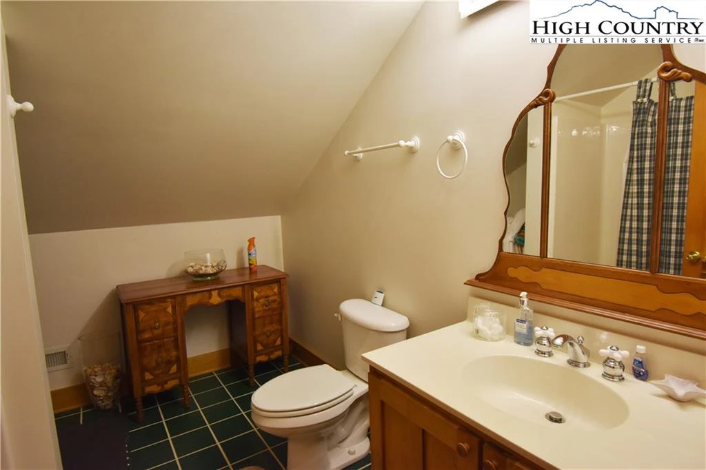Image number 2 for the current listing