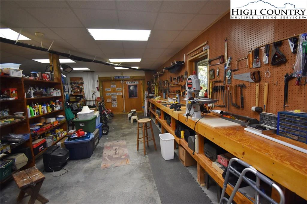 Image number 14 for the current listing