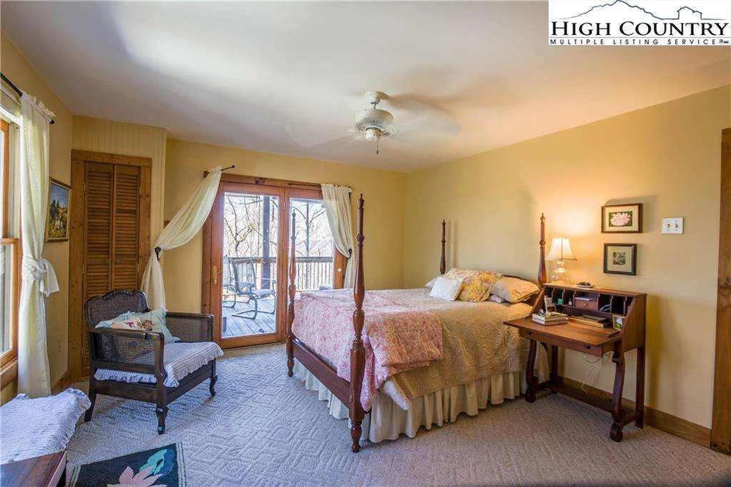 Image number 11 for the current listing