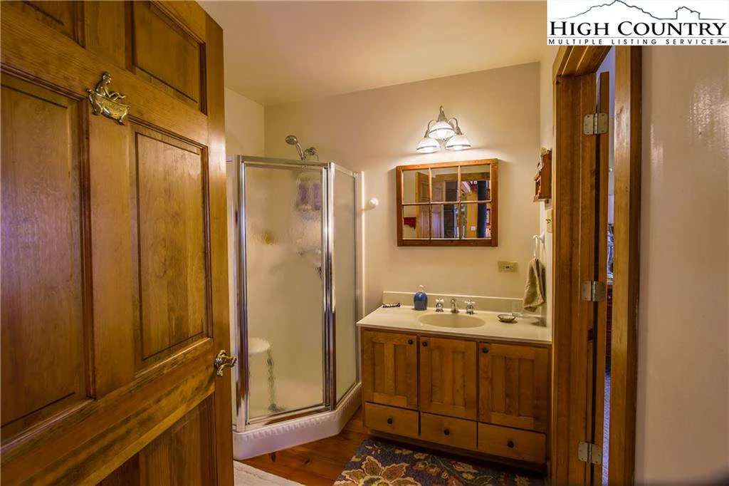 Image number 3 for the current listing