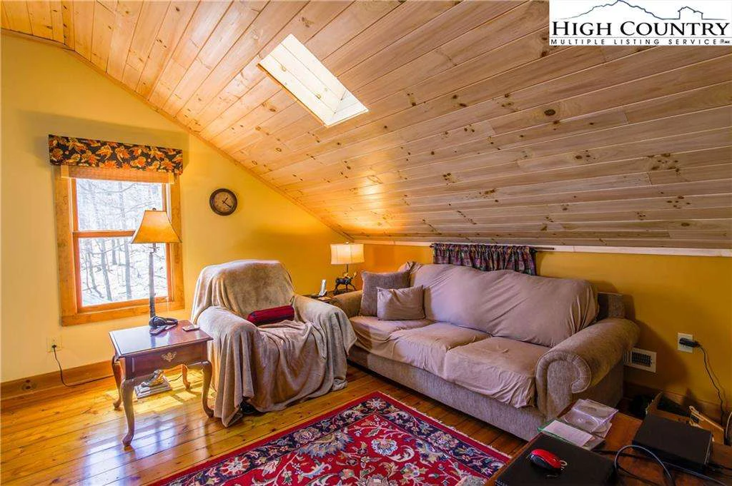 Image number 4 for the current listing