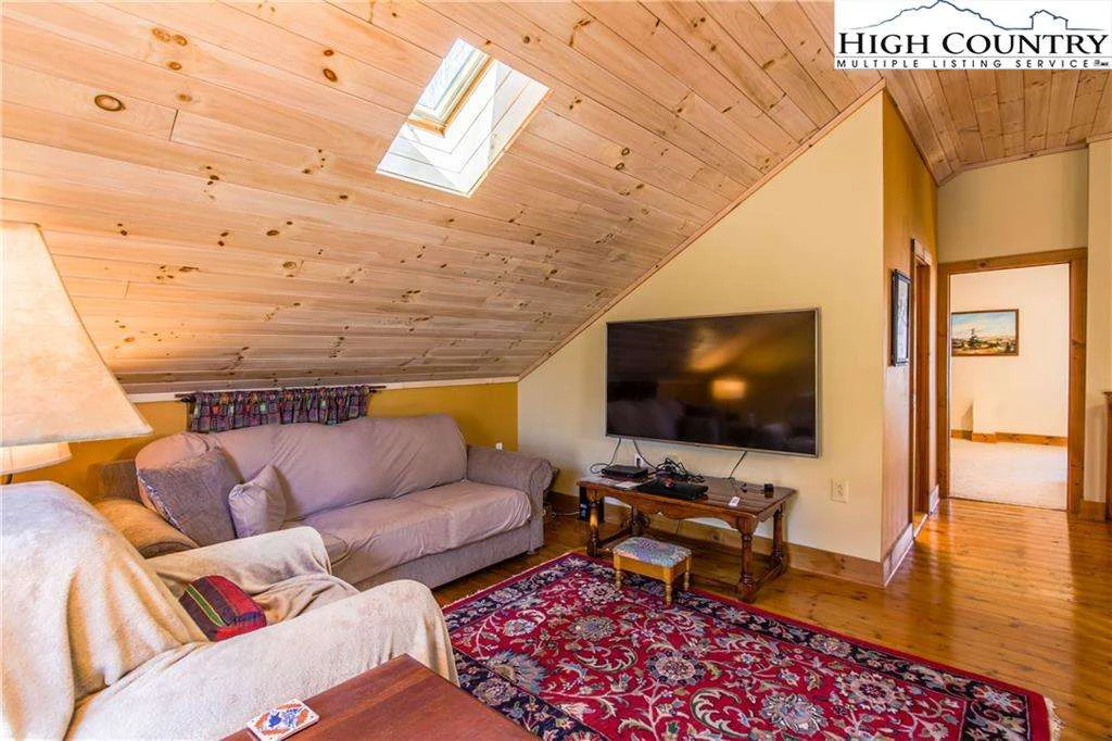 Image number 5 for the current listing