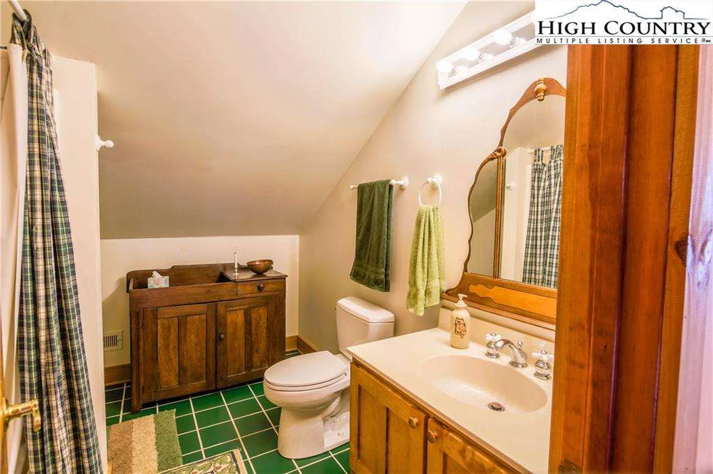 Image number 6 for the current listing