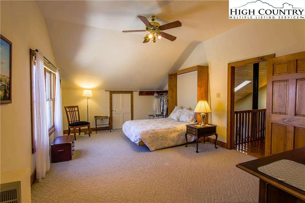Image number 7 for the current listing