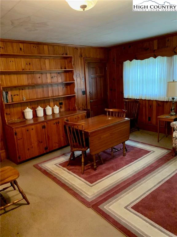 Image number 19 for the current listing