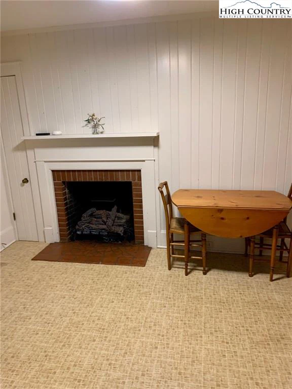 Image number 17 for the current listing