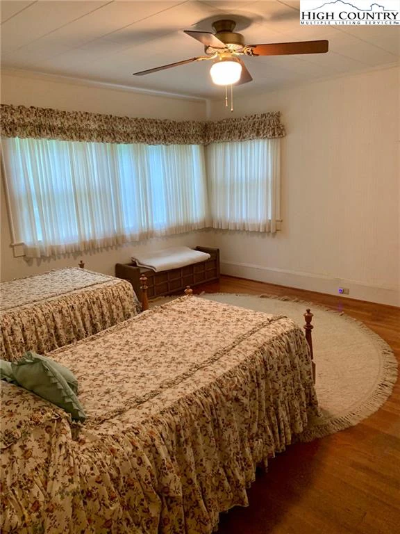 Image number 7 for the current listing