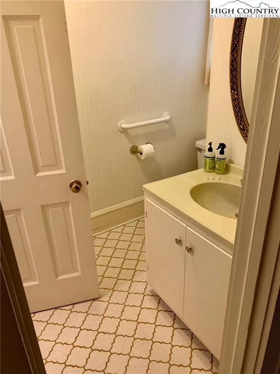 Image number 5 for the current listing