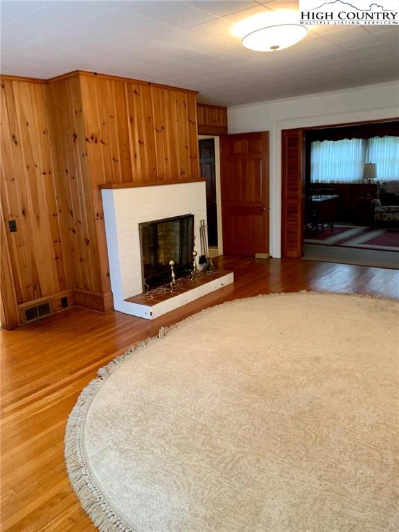 Image number 21 for the current listing