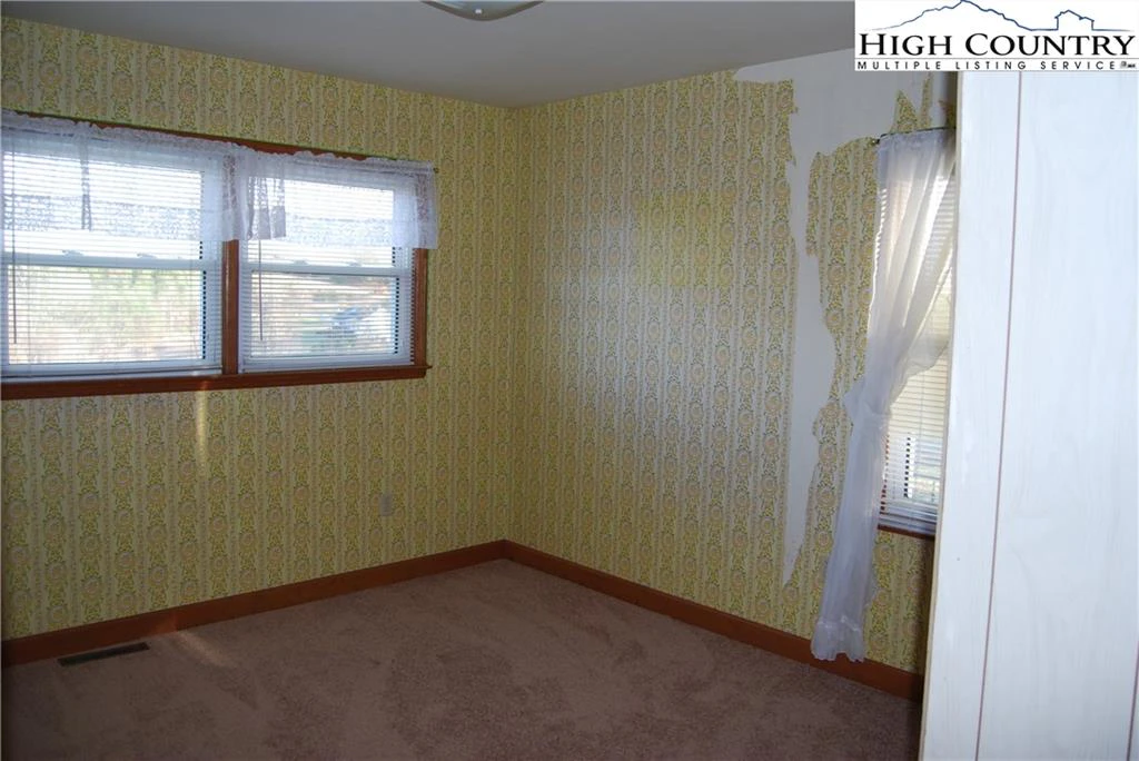 Image number 21 for the current listing