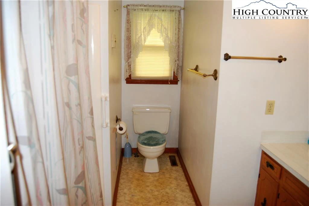 Image number 20 for the current listing