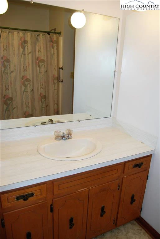 Image number 19 for the current listing