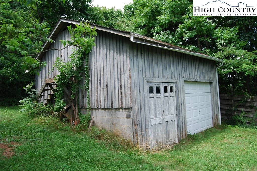 Image number 15 for the current listing