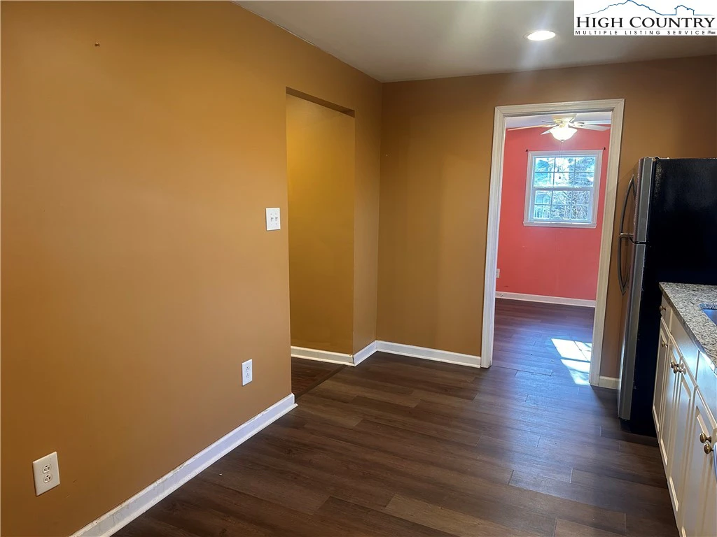 Image number 7 for the current listing