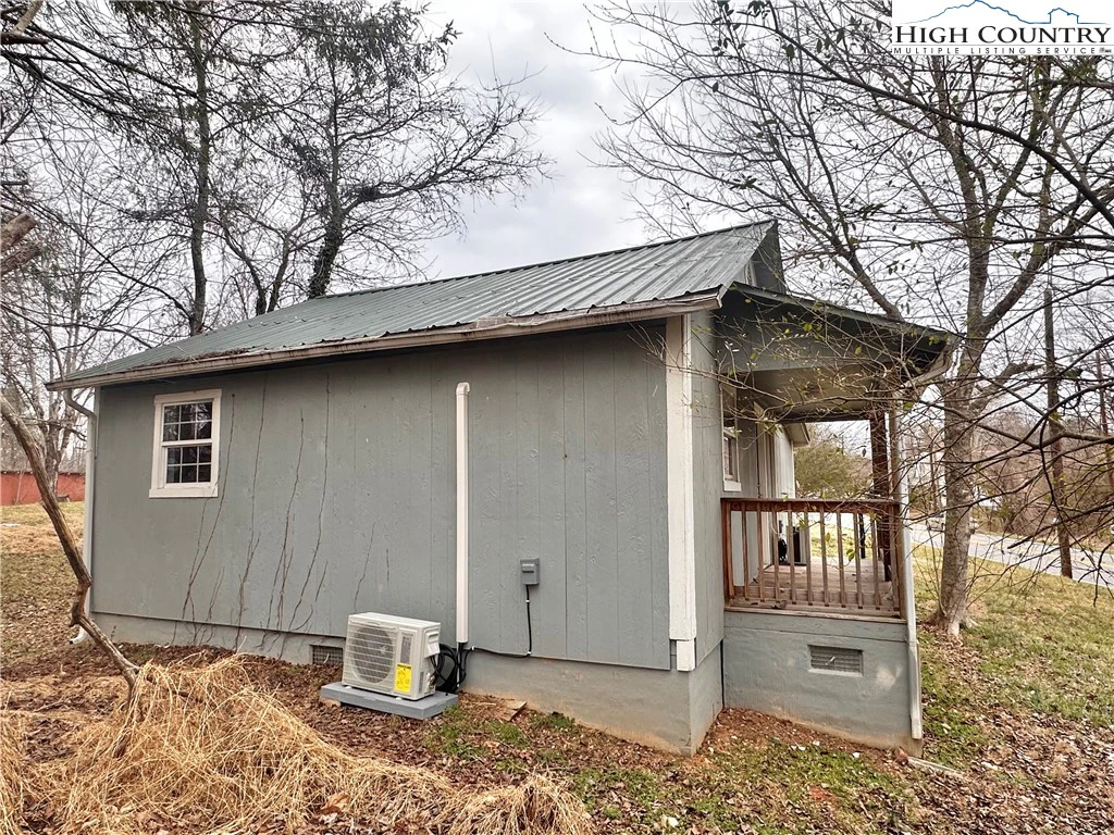 Image number 16 for the current listing