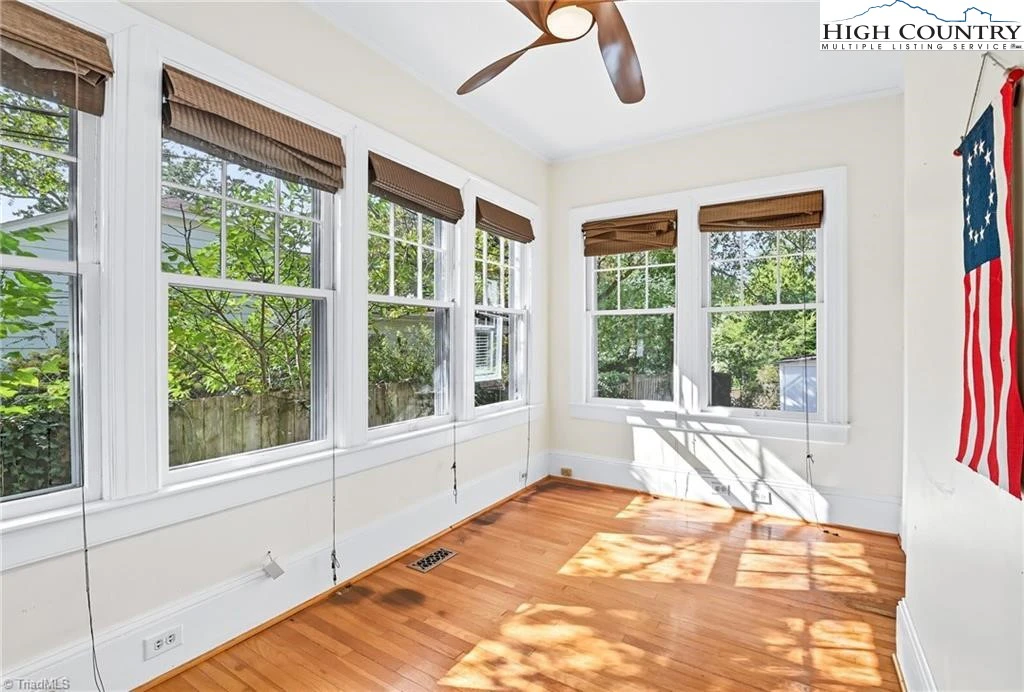 Image number 21 for the current listing