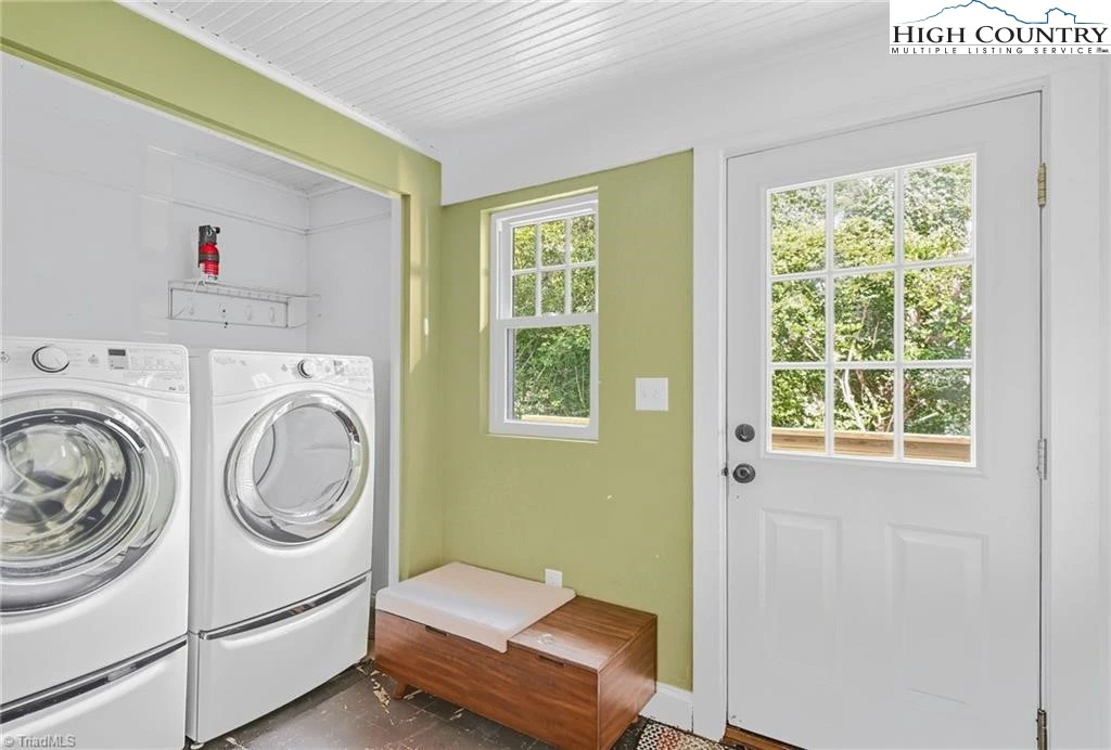 Image number 2 for the current listing