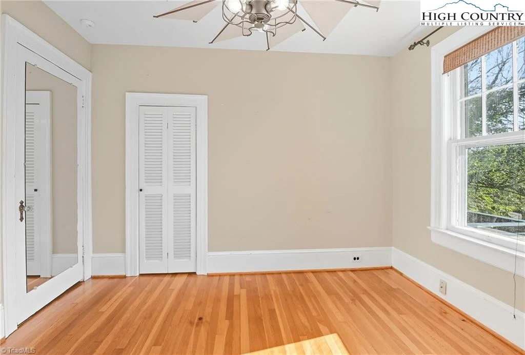 Image number 10 for the current listing